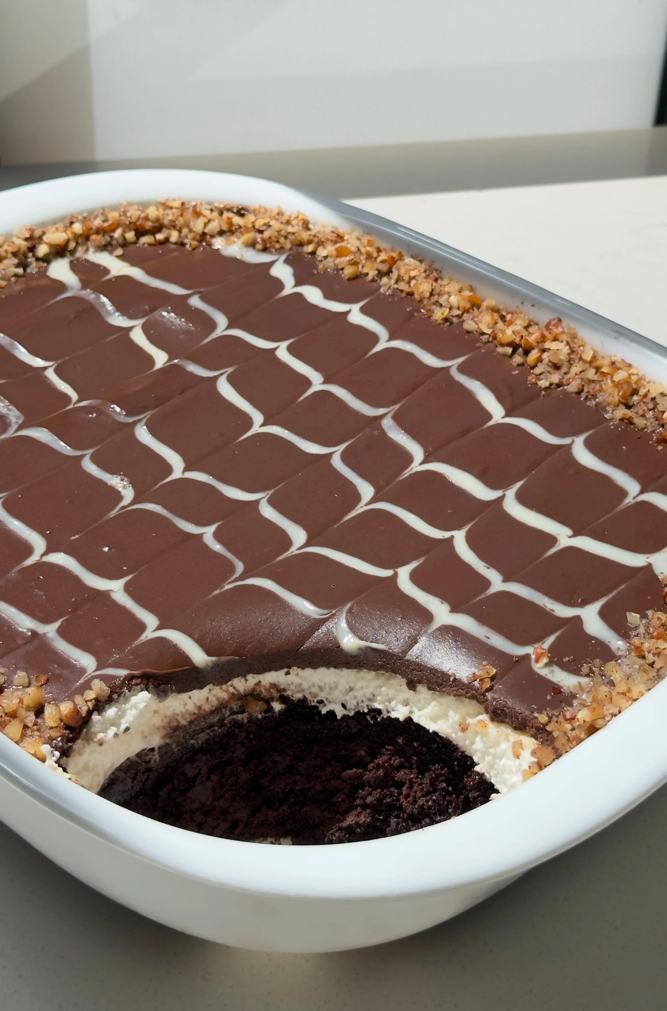 chocolate-mousse-hosting-cake