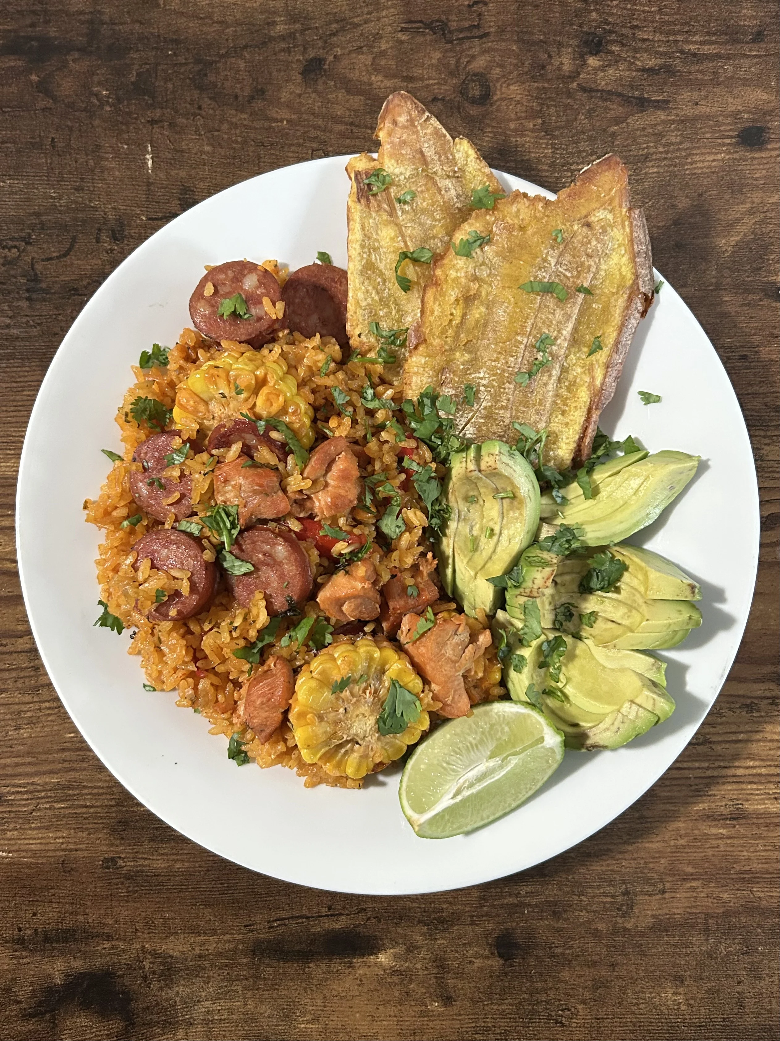 arroz-con-pollo-maiz-salchicha-ahumada