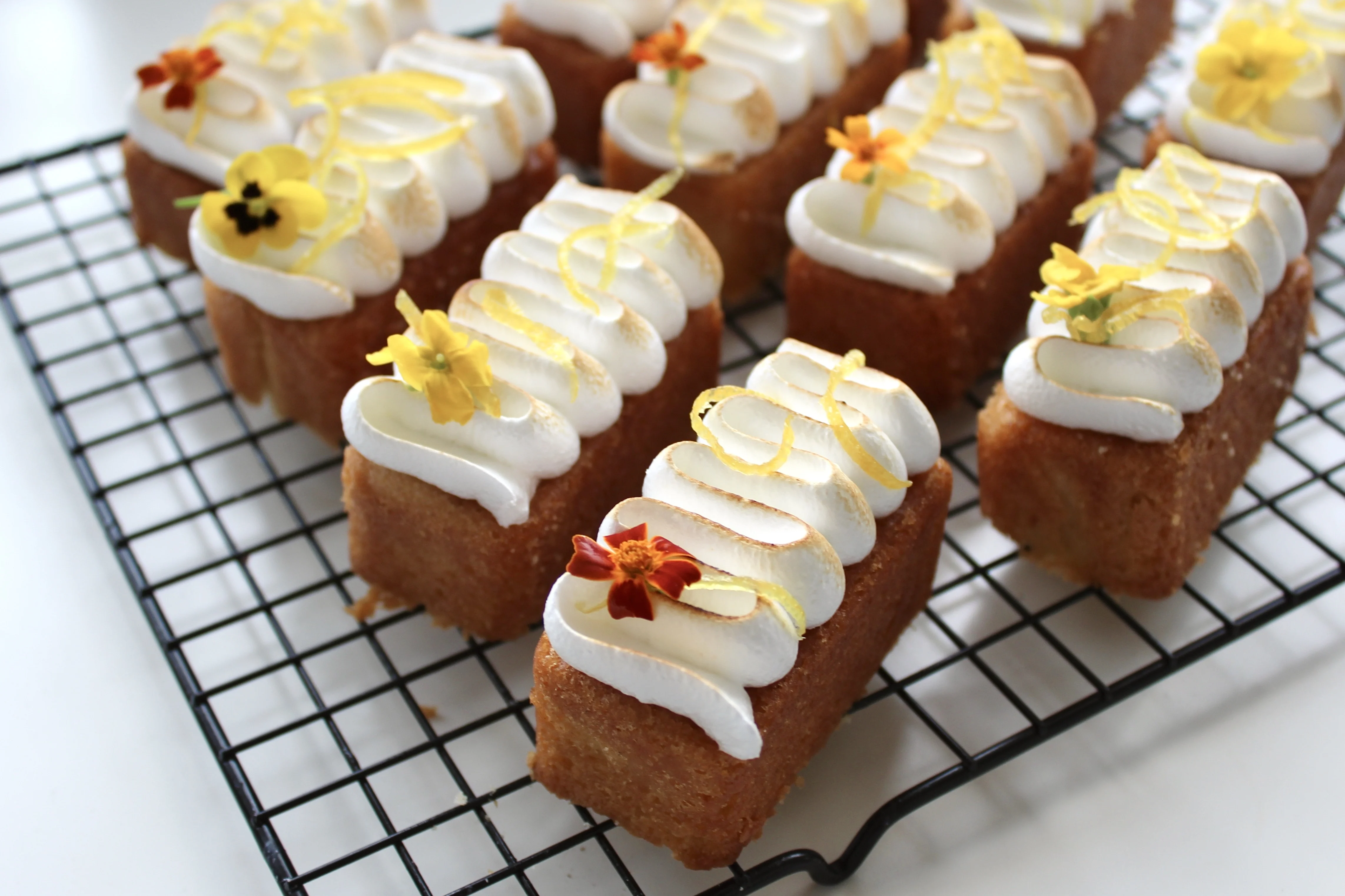lemon-meringue-mini-loaves