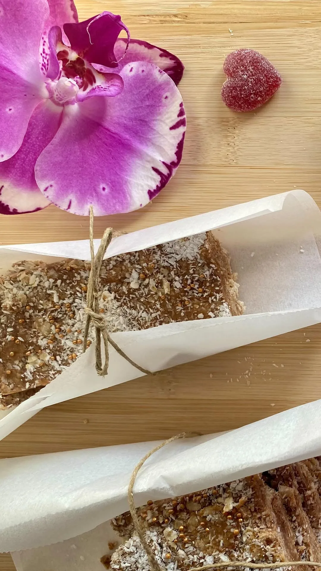 no-bake-peanut-butter-and-coconut-energy-bars-and-balls