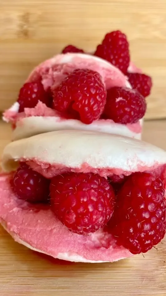 sweet-bao-buns-with-rose-chocolate-spread-and-raspberries