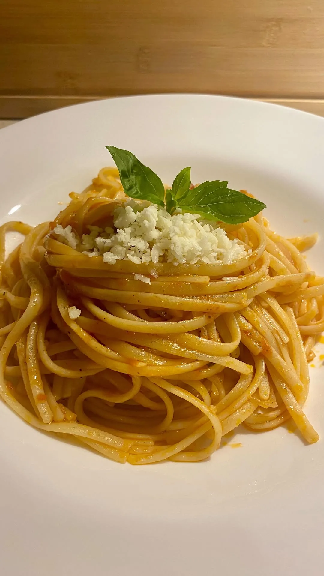 homecooked-tomato-linguine-with-fresh-basil
