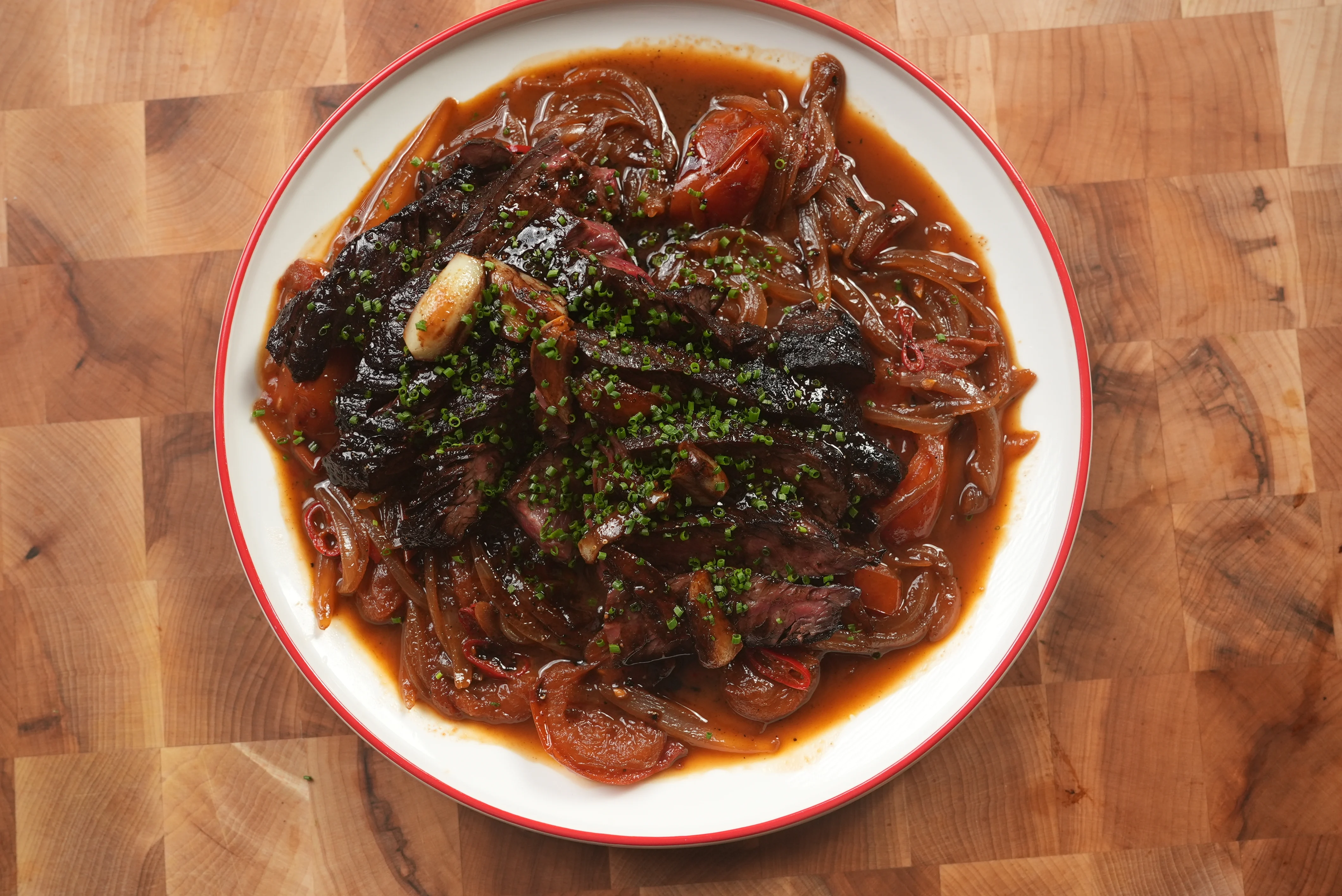 hanger-steak-with-tomatoes-and-onion