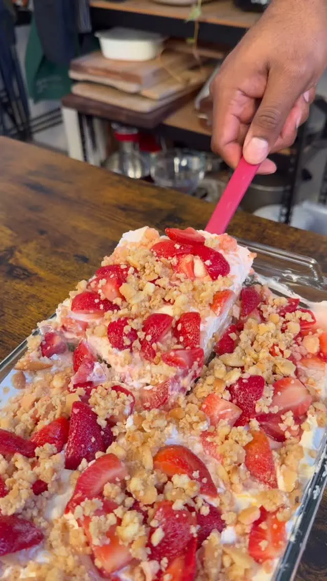 strawberry-icebox-cake