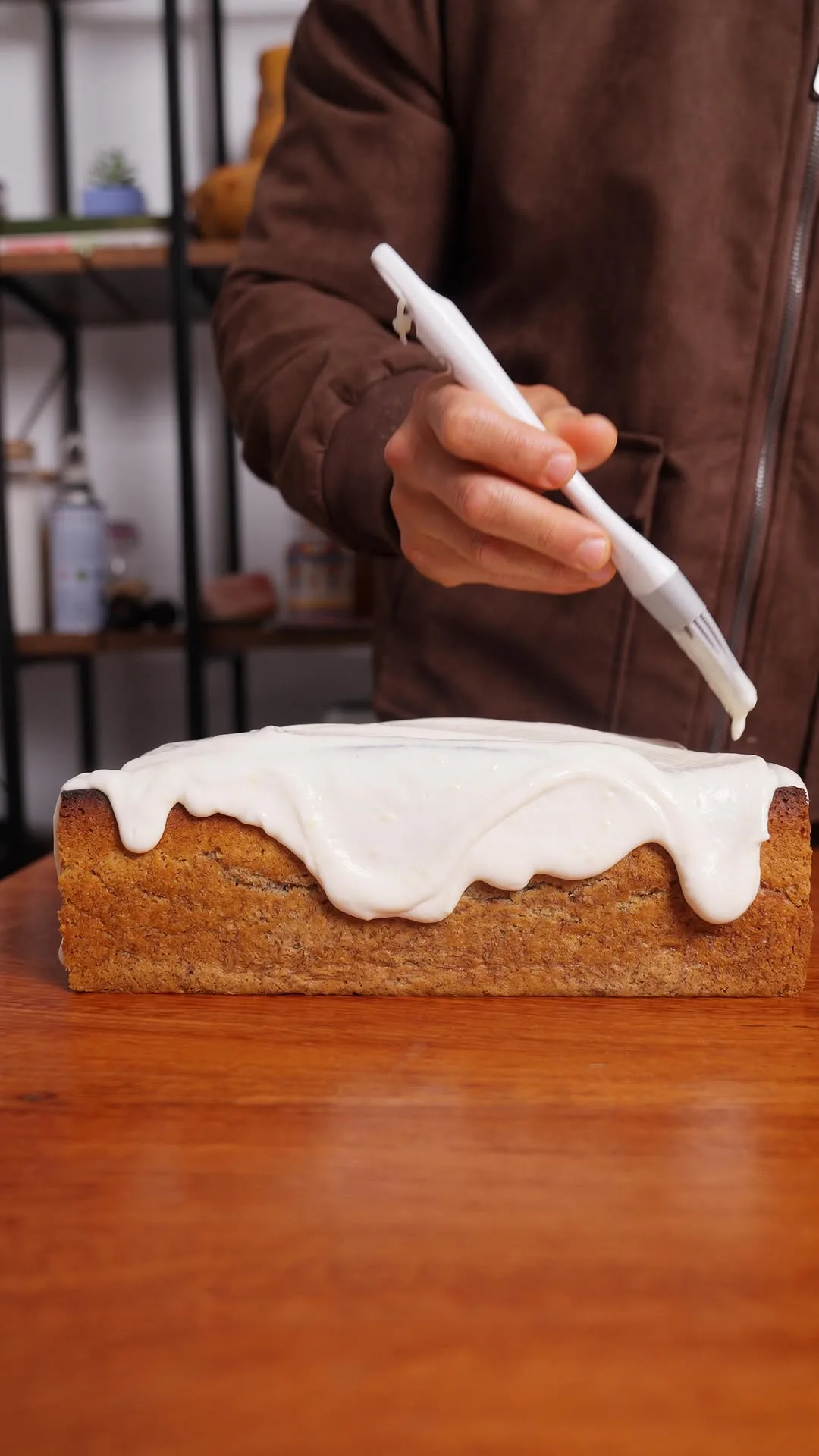 banana-bread-con-glaseado-de-queso-crema-banana-bread-with-cream-cheese-glaze