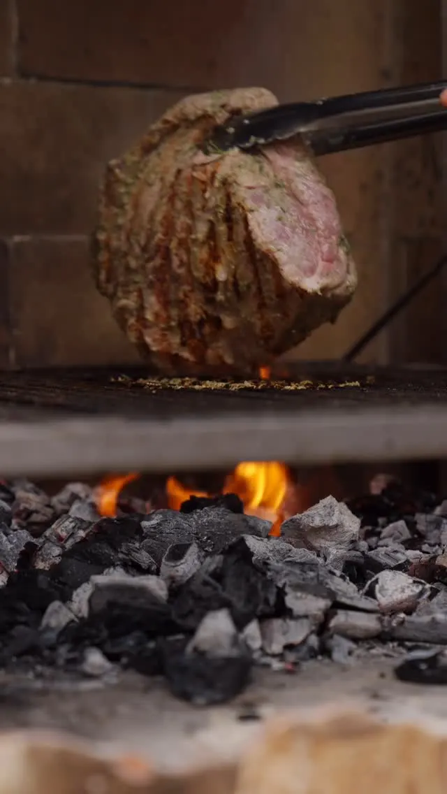 bondiola-a-la-parrilla-con-platano-asado-y-pure-de-camote-grilled-pork-shoulder-with-roasted-banana-and-sweet-potato-puree