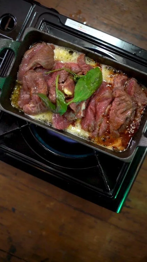 spicy-open-steak-sandwich