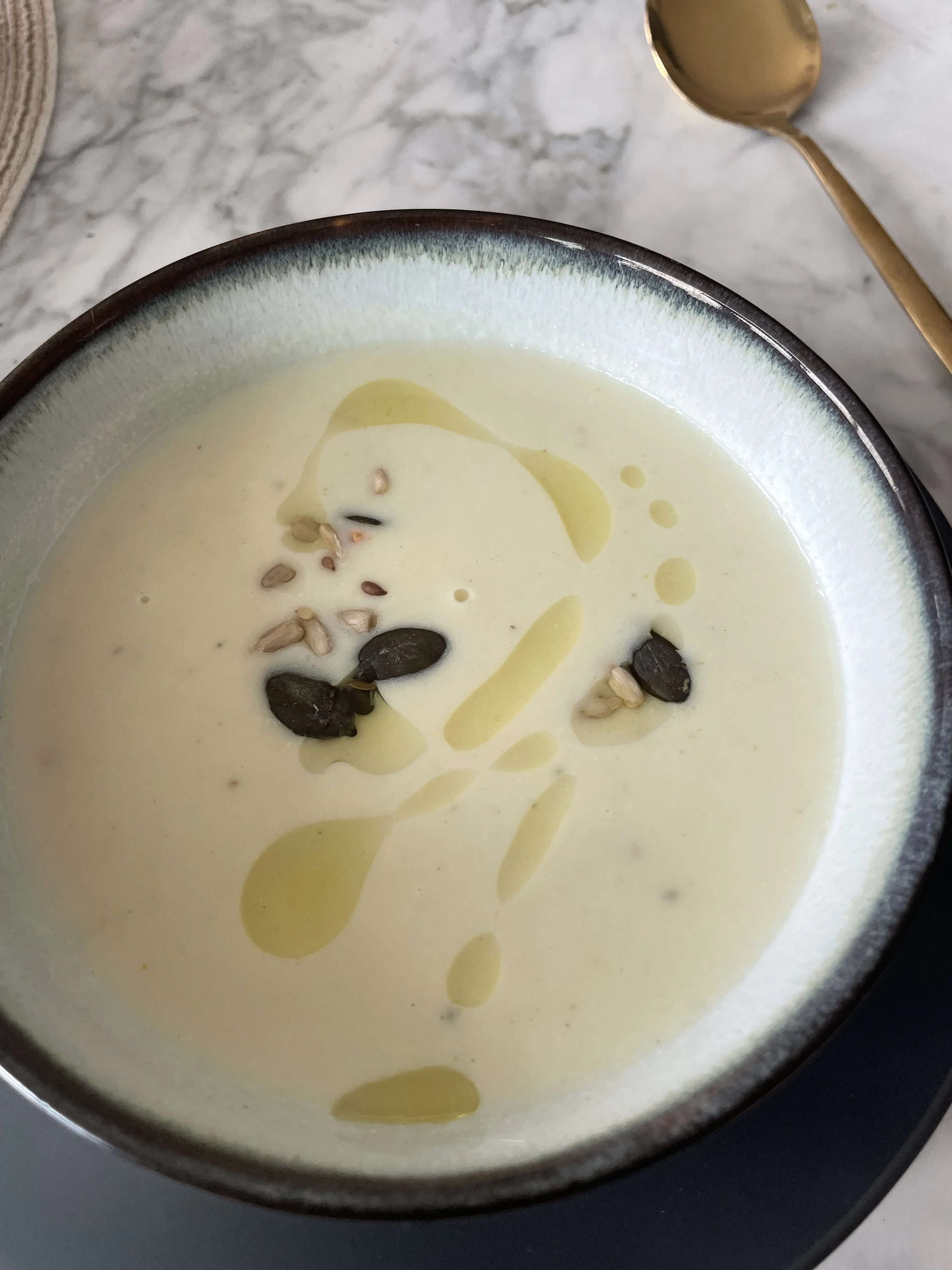 creamy-cauliflower-coconut-soup