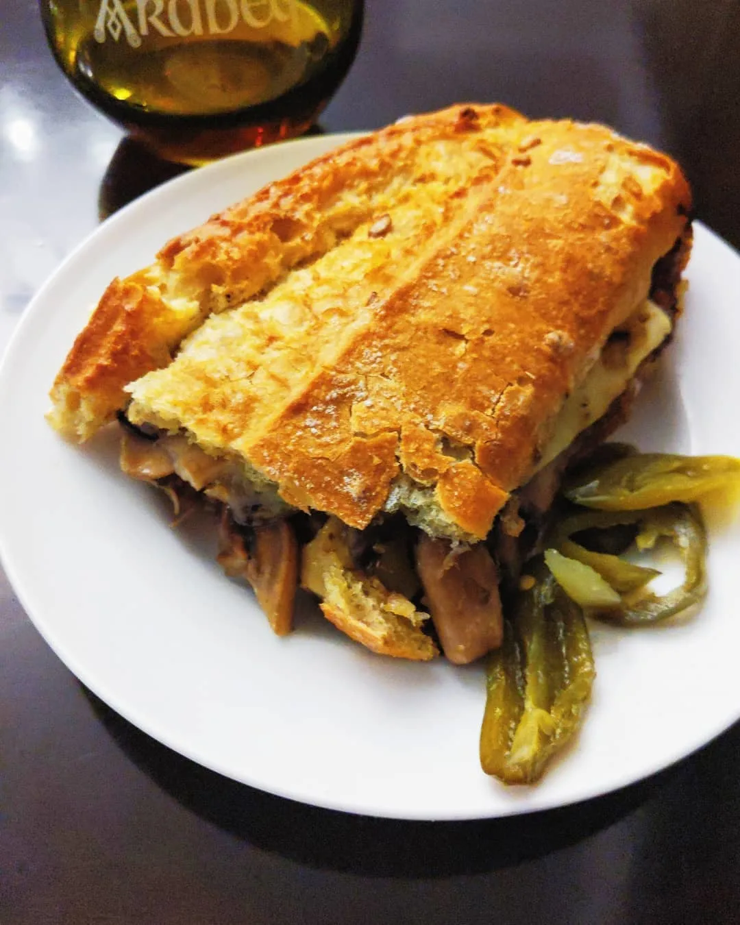 sendvich-s-tushenkoj-i-gribami