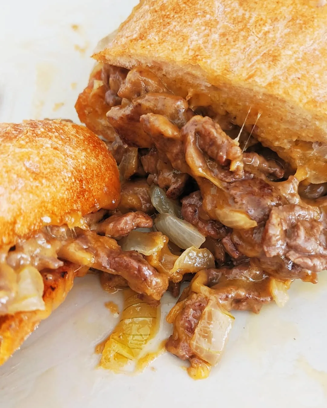filadelfijskij-chiz-stejk-(philly-cheese-steak-sandwich)