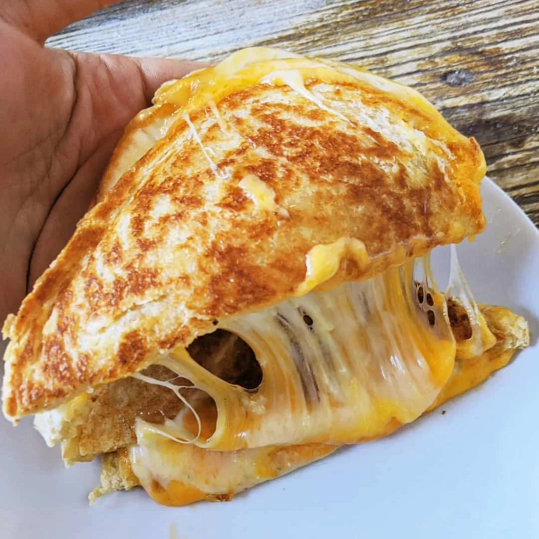 zharenyj-sendvich-s-syrom-(grilled-cheese-sandwich)