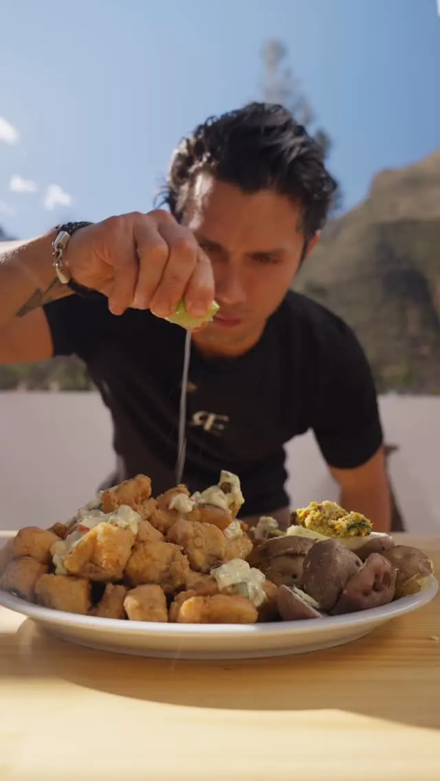 chicharron-de-trucha-de-urubamba-con-salsas-andinas-urubamba-trout-cracklings-with-andean-sauces