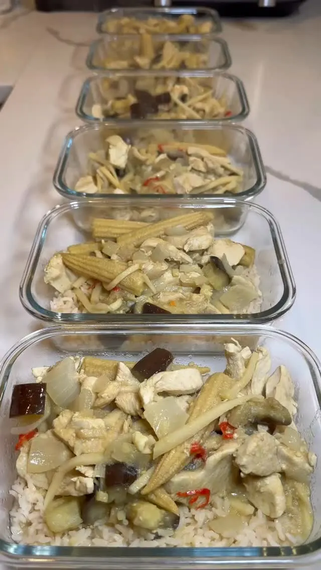 thai-green-curry-chicken-and-rice-bowls