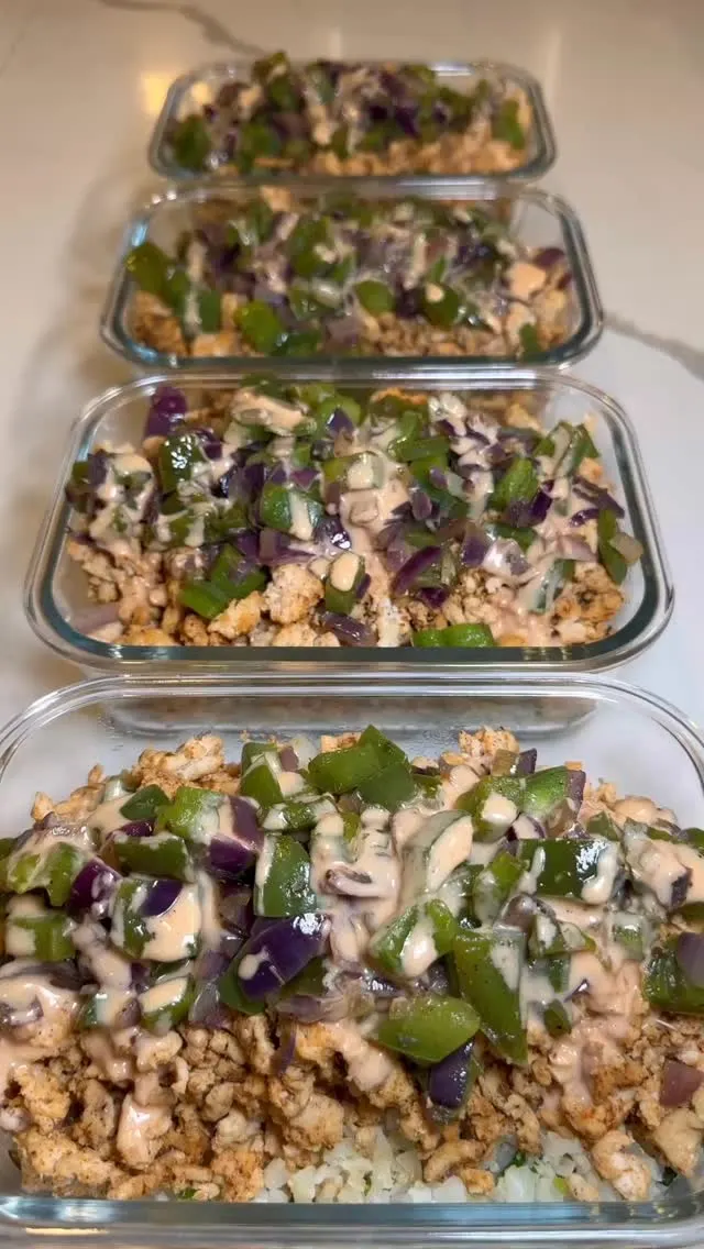 ground-turkey-and-cilantro-lime-cauliflower-rice-bowls-with-sauteed-peppers-and-onions-and-a-spicy-honey-lime-sauce