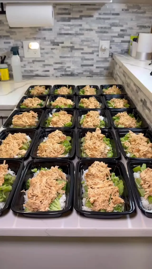 chipotle-honey-chicken-bowls-with-broccoli-and-rice