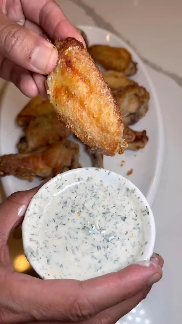 crispy-and-juicy-chicken-wings-with-creamy-garlic-lemon-herb-dipping-sauce