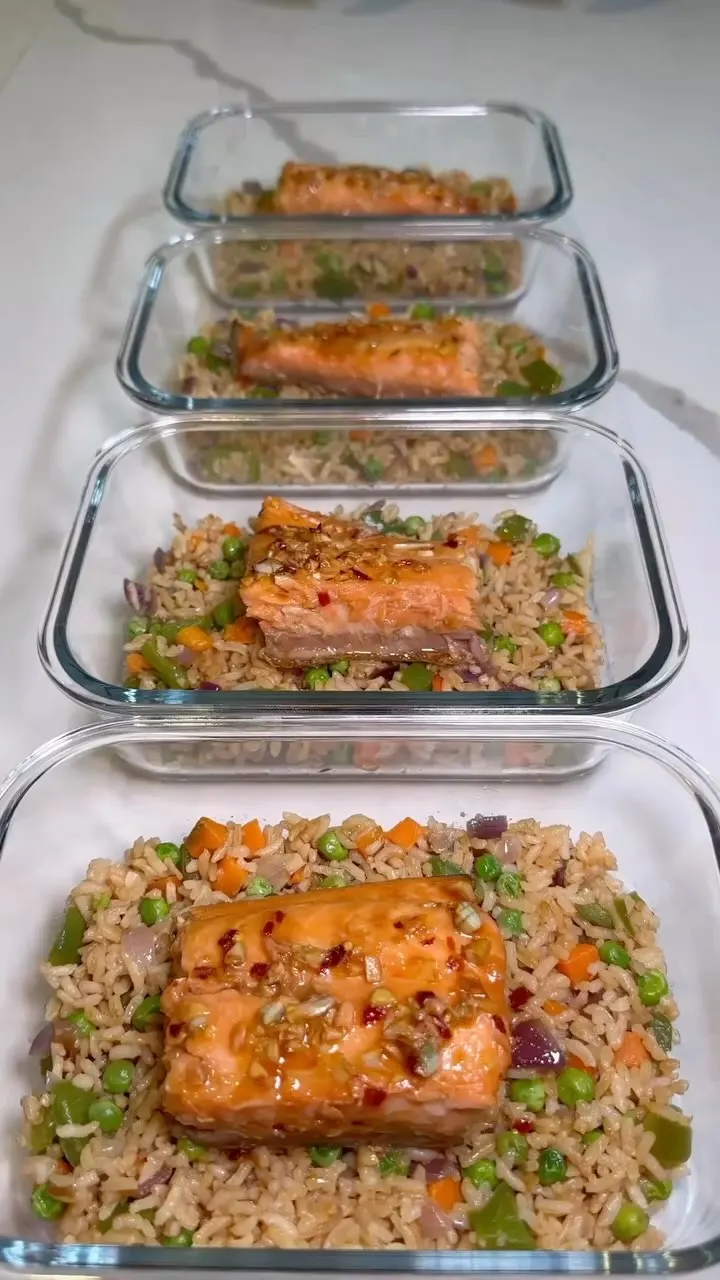 honey-garlic-salmon-with-vegetable-fried-rice