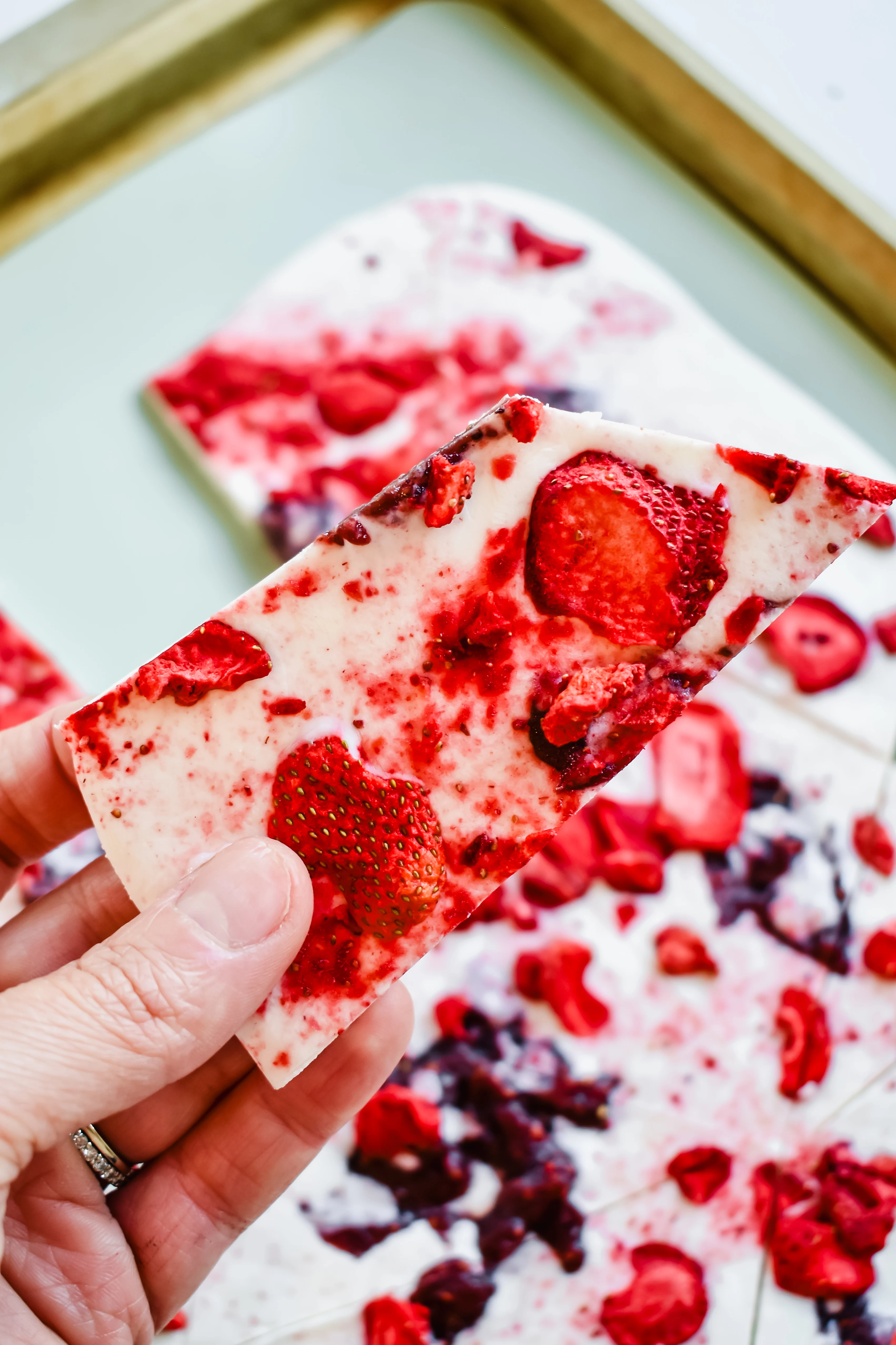 easy-4-ingredient-yogurt-bark-recipe-with-chia-jam