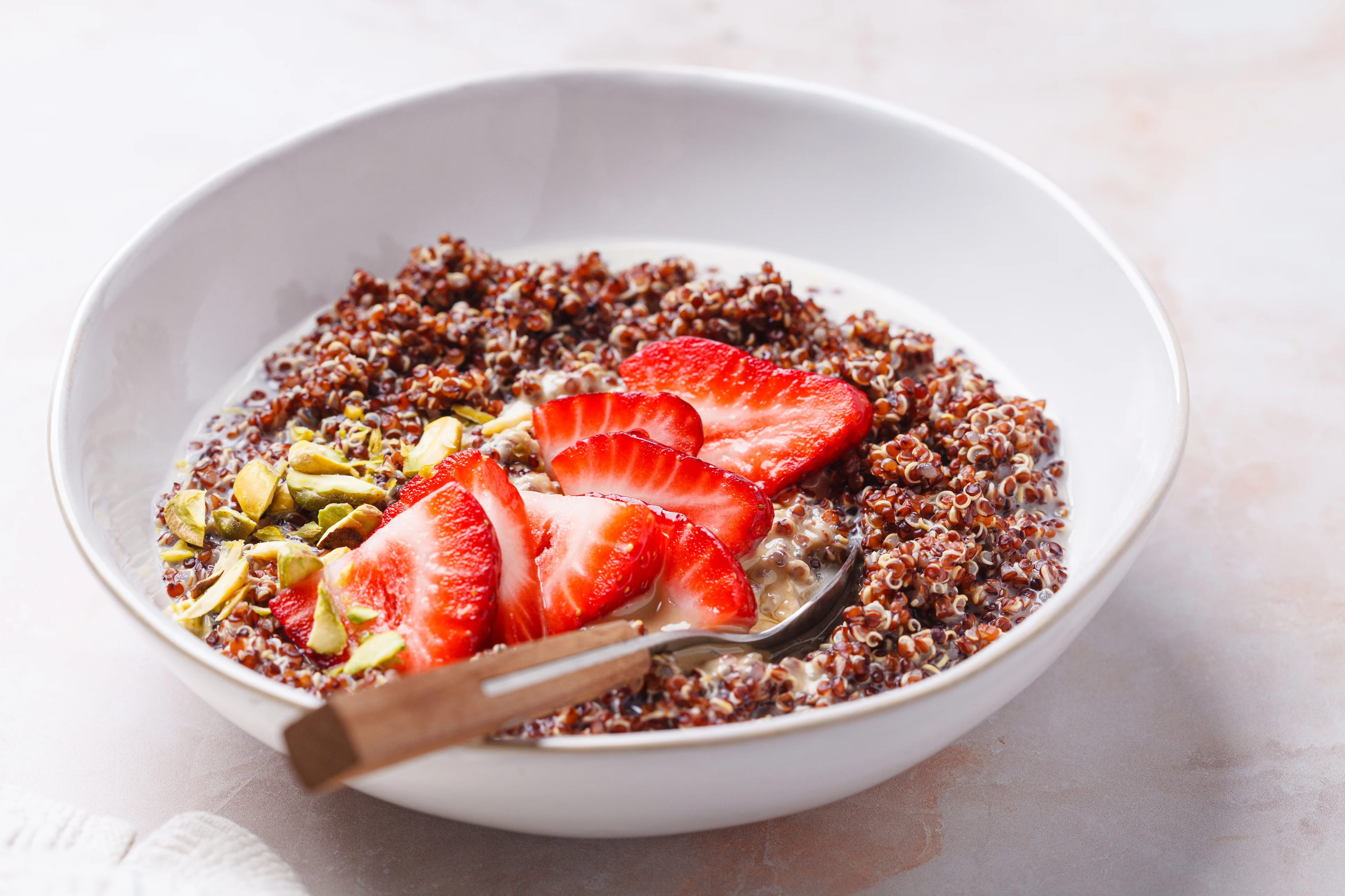 celiac:-quinoa-berry-power-bowl