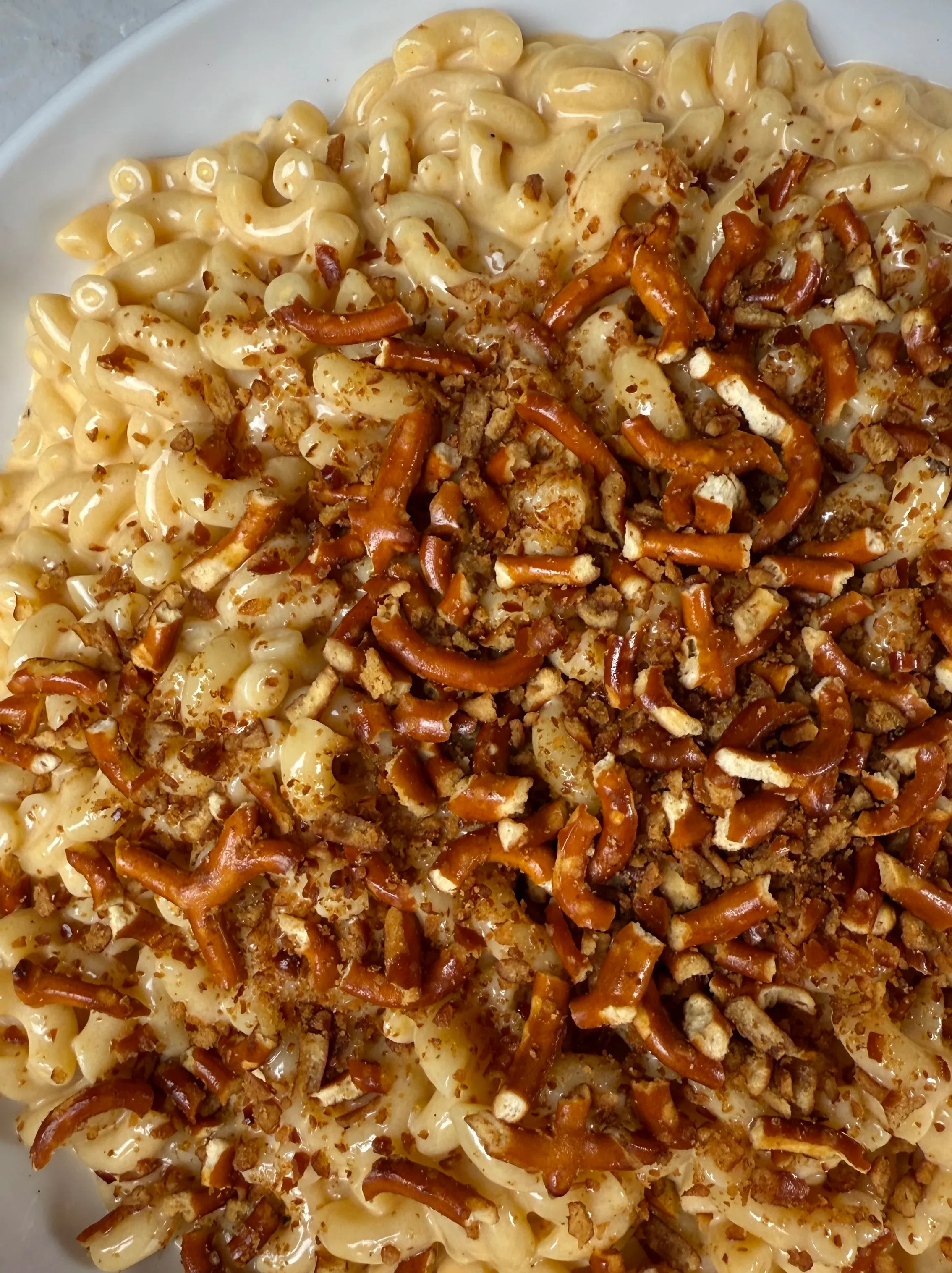 pretzel-mac-and-cheese