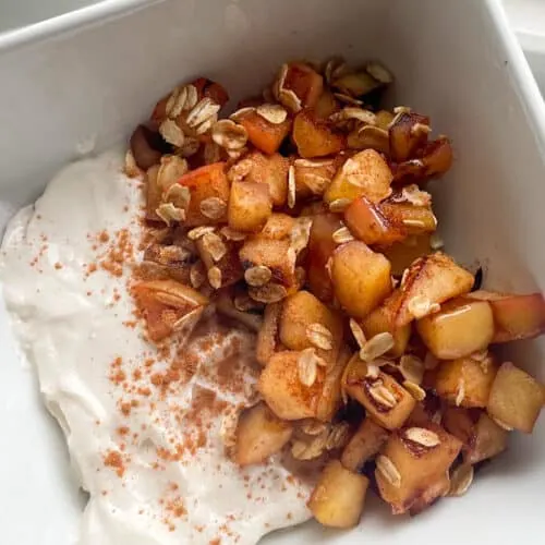 leaky-gut:-gut-healing-breakfast-bowl-with-stewed-apples-coconut-yogurt-and-collagen