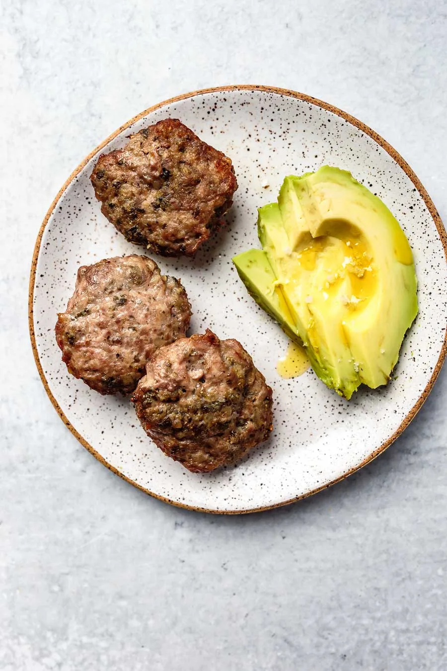 candida-overgrowth:-savory-greens-and-avocado-breakfast-plate-with-turkey-sausage