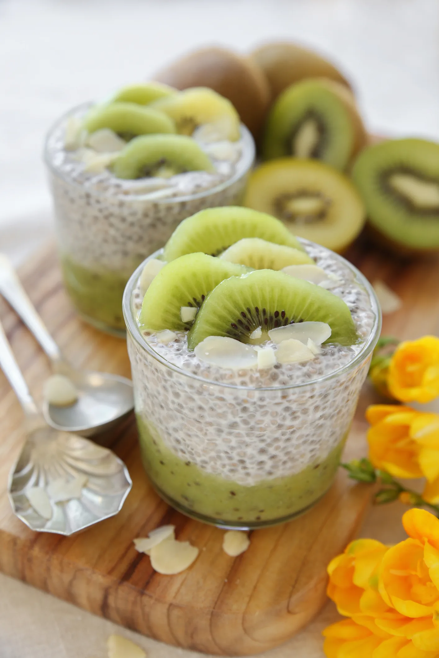 sibo:-coconut-chia-pudding-with-kiwi-and-hemp-seeds