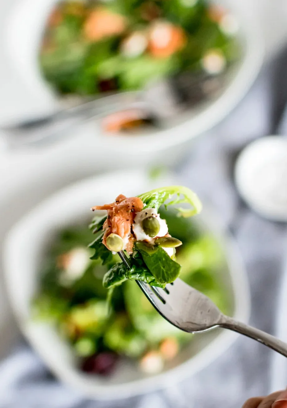 candida:-salmon-kale-salad-with-pumpkin-seeds