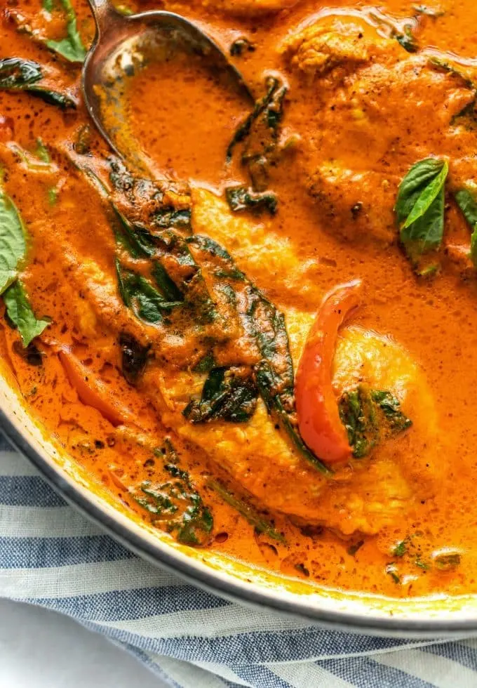 anti-inflammatory:-chicken-with-red-pepper-sauce-and-veggies