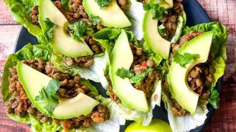 type-2-diabetes:-lentil-and-avocado-lettuce-tacos-with-cumin-yogurt-sauce
