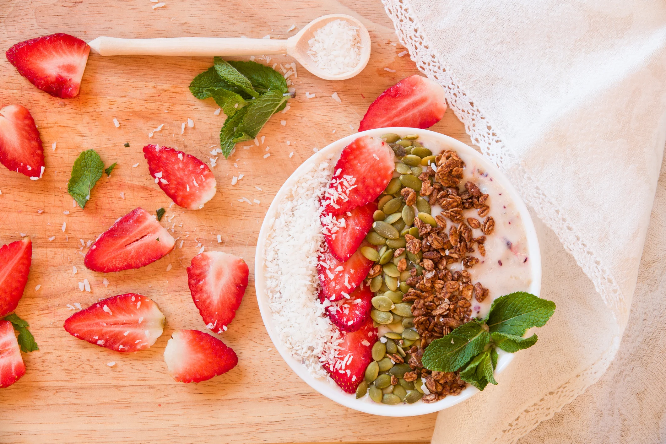 perimenopause:-greek-yogurt-with-pumpkin-seeds-and-berries