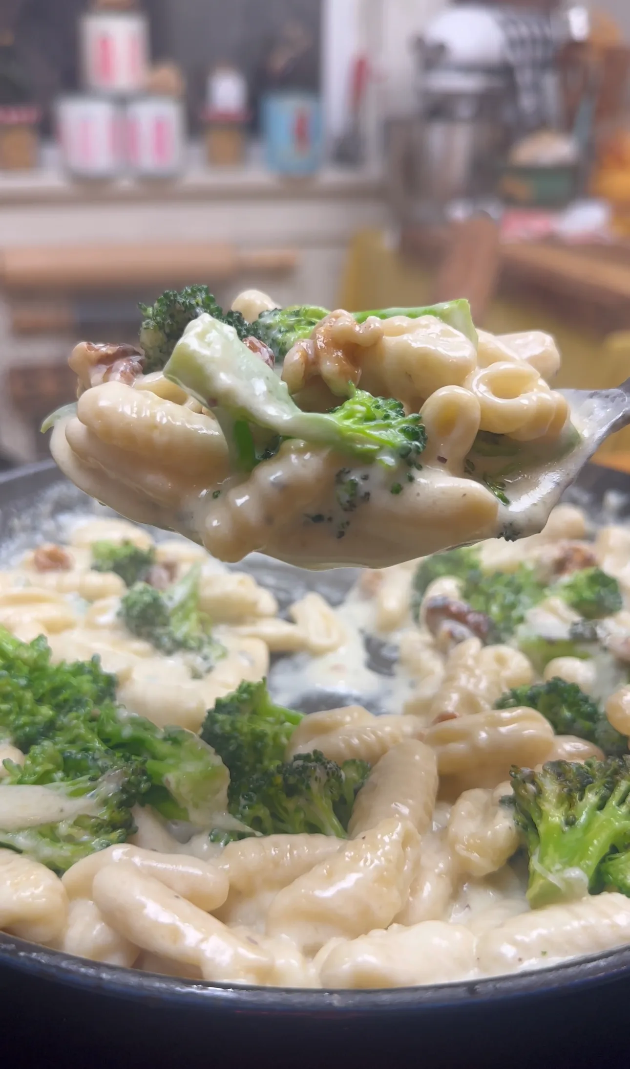 gorgonzola-pasta-with-broccoli-and-walnuts