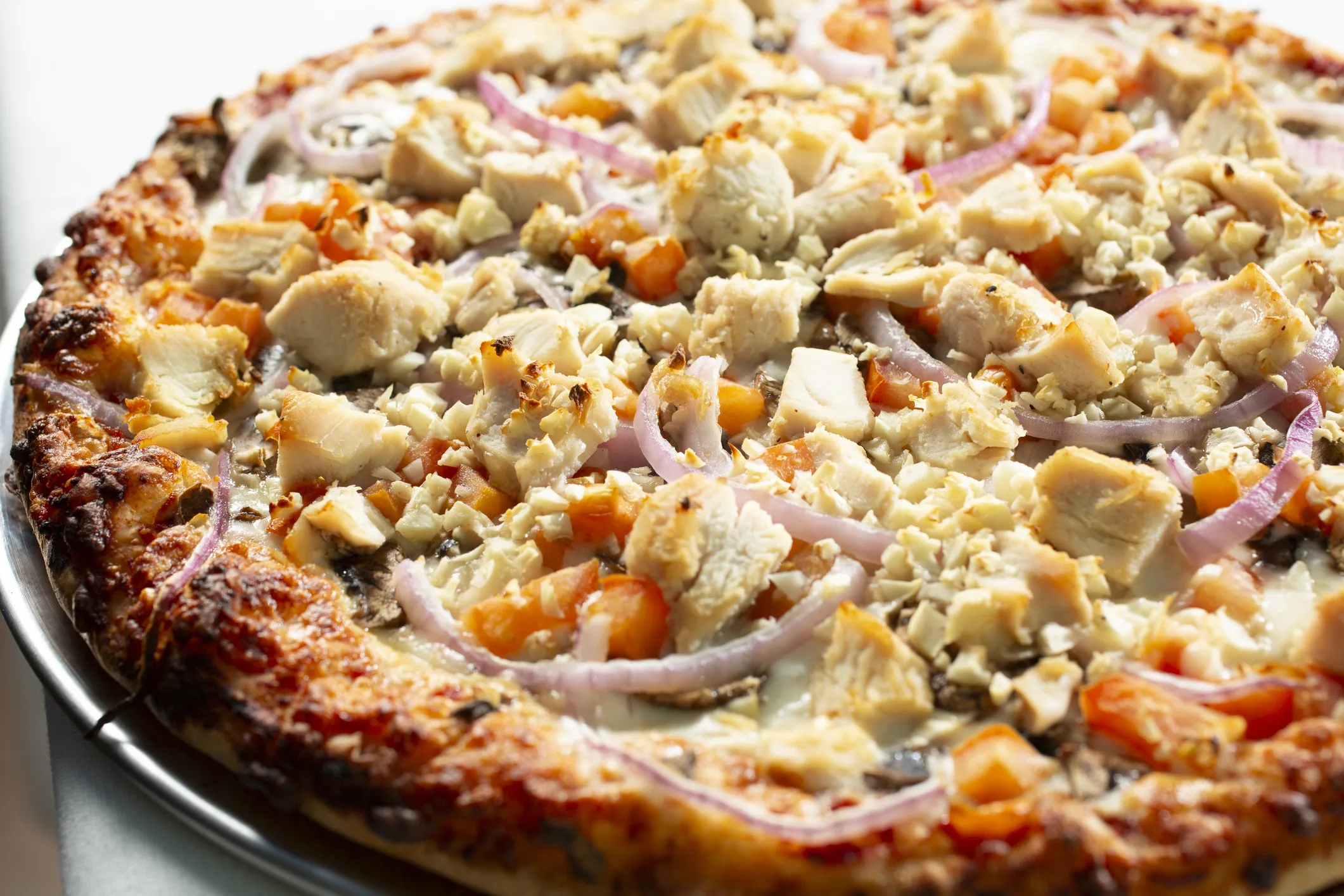 type-1-diabetes-(kid-friendly):-cauliflower-crust-chicken-pizza