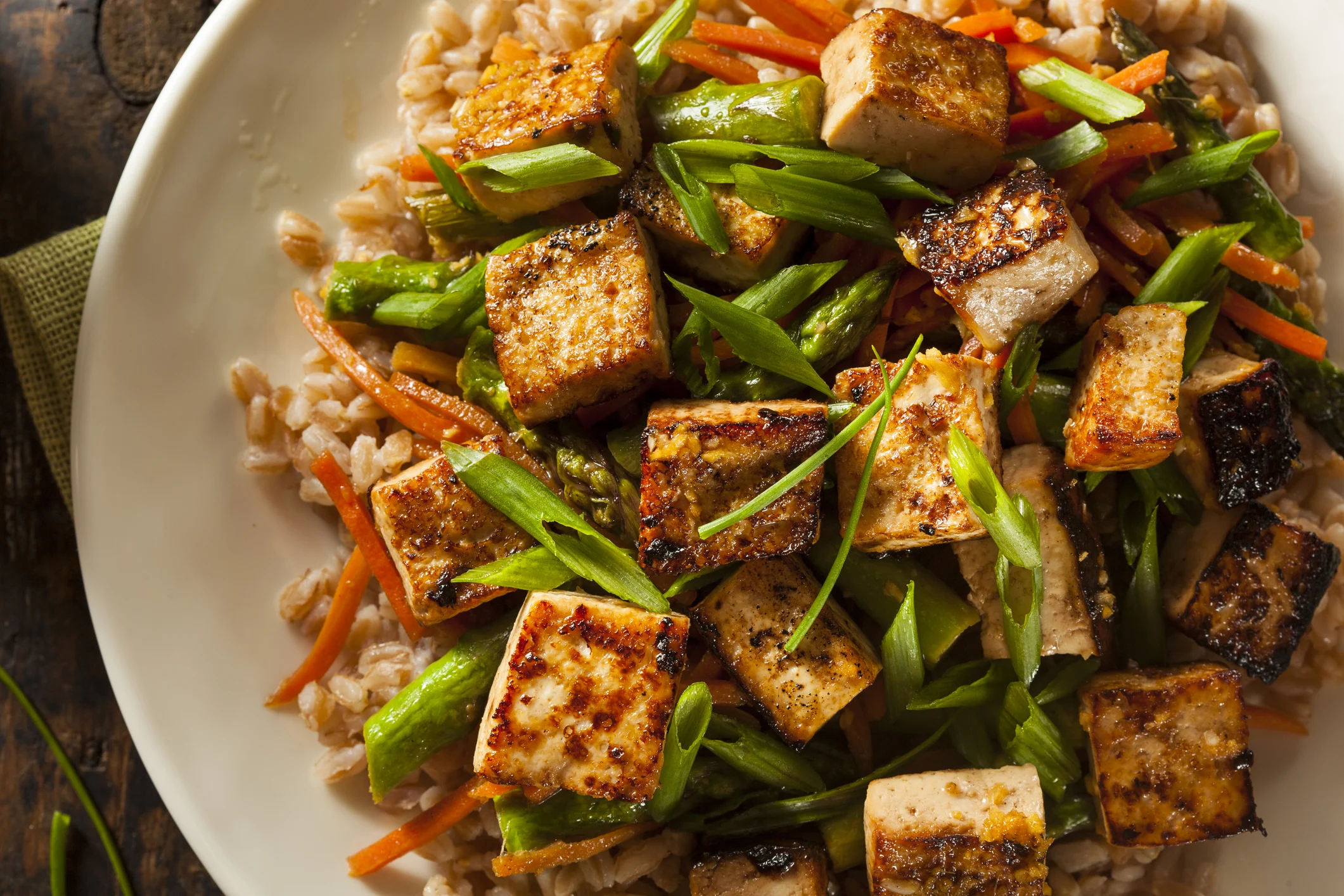 anti-inflammatory-weight-loss:-miso-ginger-tofu-bowl-with-steamed-veggies-and-wild-rice