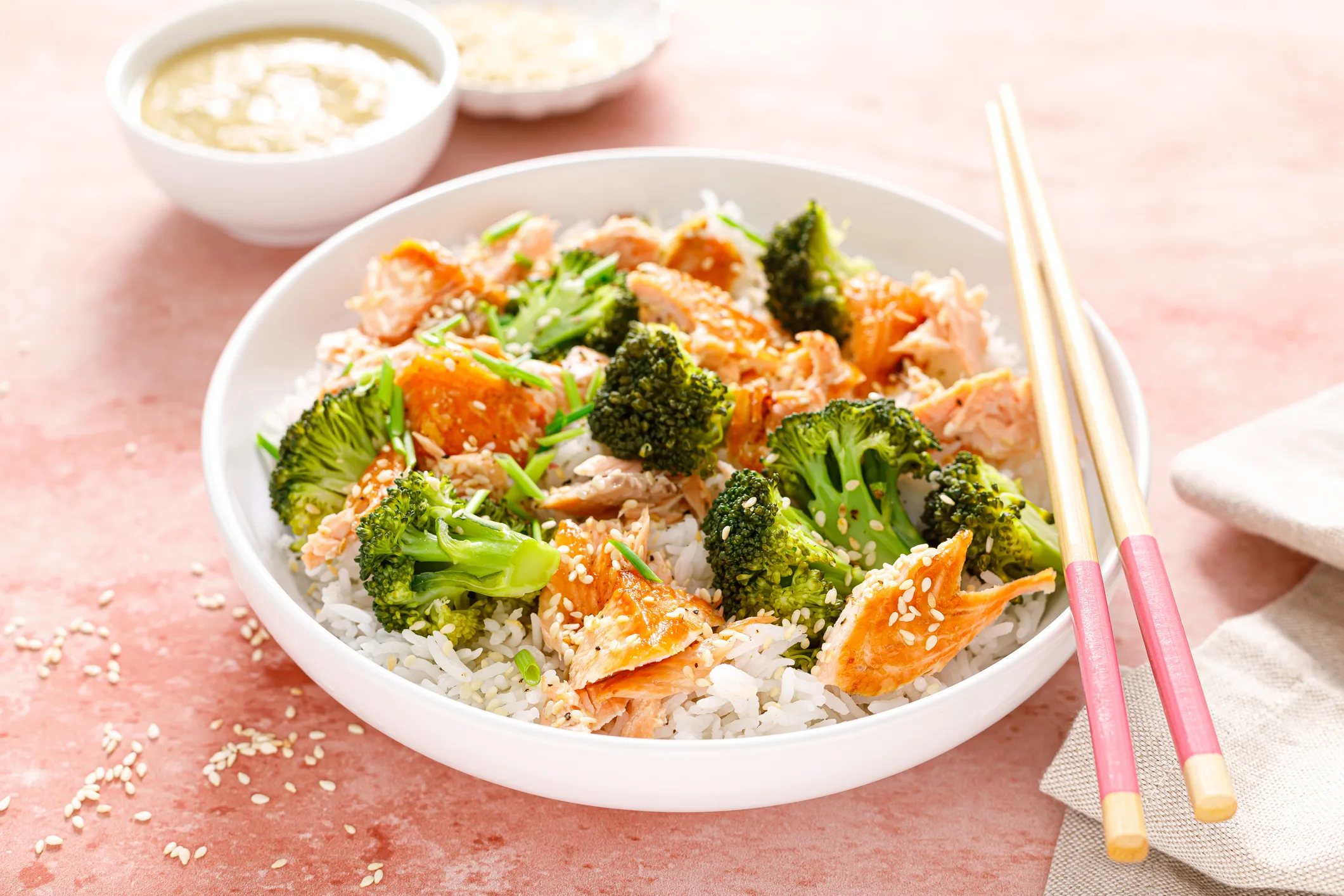 sjogrens:-steamed-salmon-bowl-with-rice-and-greens