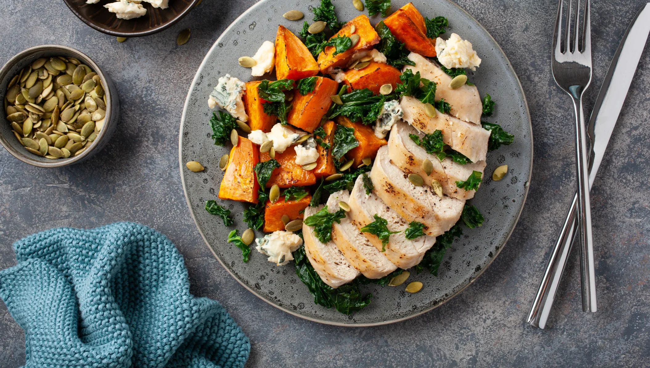 anti-inflammatory-weight-loss:-warm-sweet-potato-and-kale-salad-with-apple-cider-vinaigrette