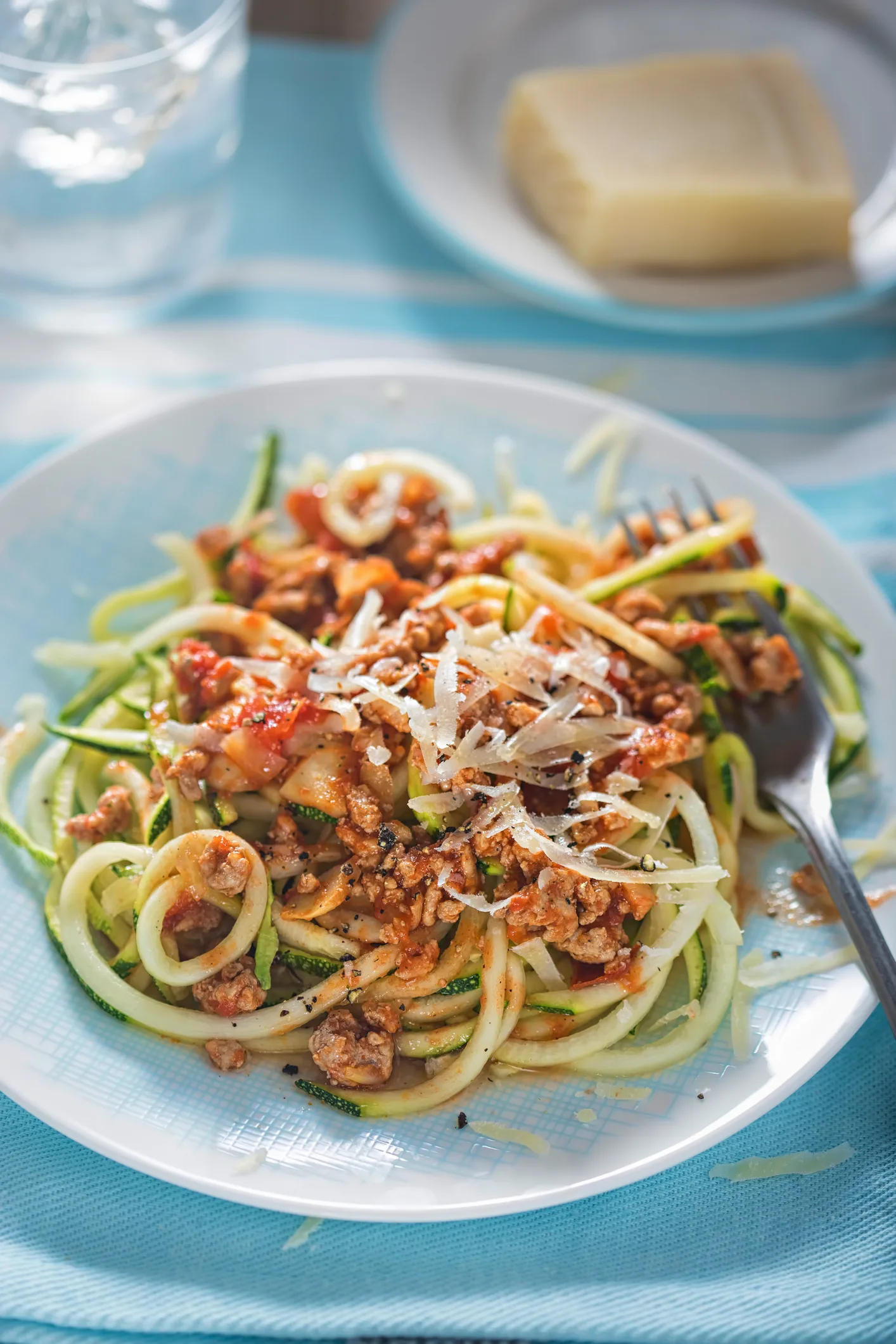 adrenal-fatigue:-zucchini-noodles-with-ground-beef-and-basil-sauce