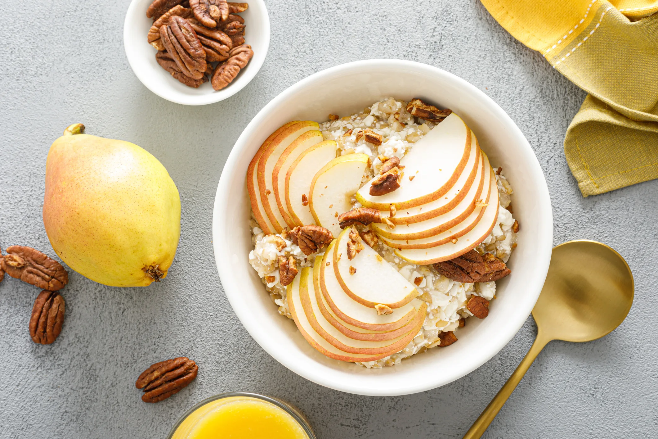 gut-healing-cinnamon-oat-bowl-with-chia-and-pear