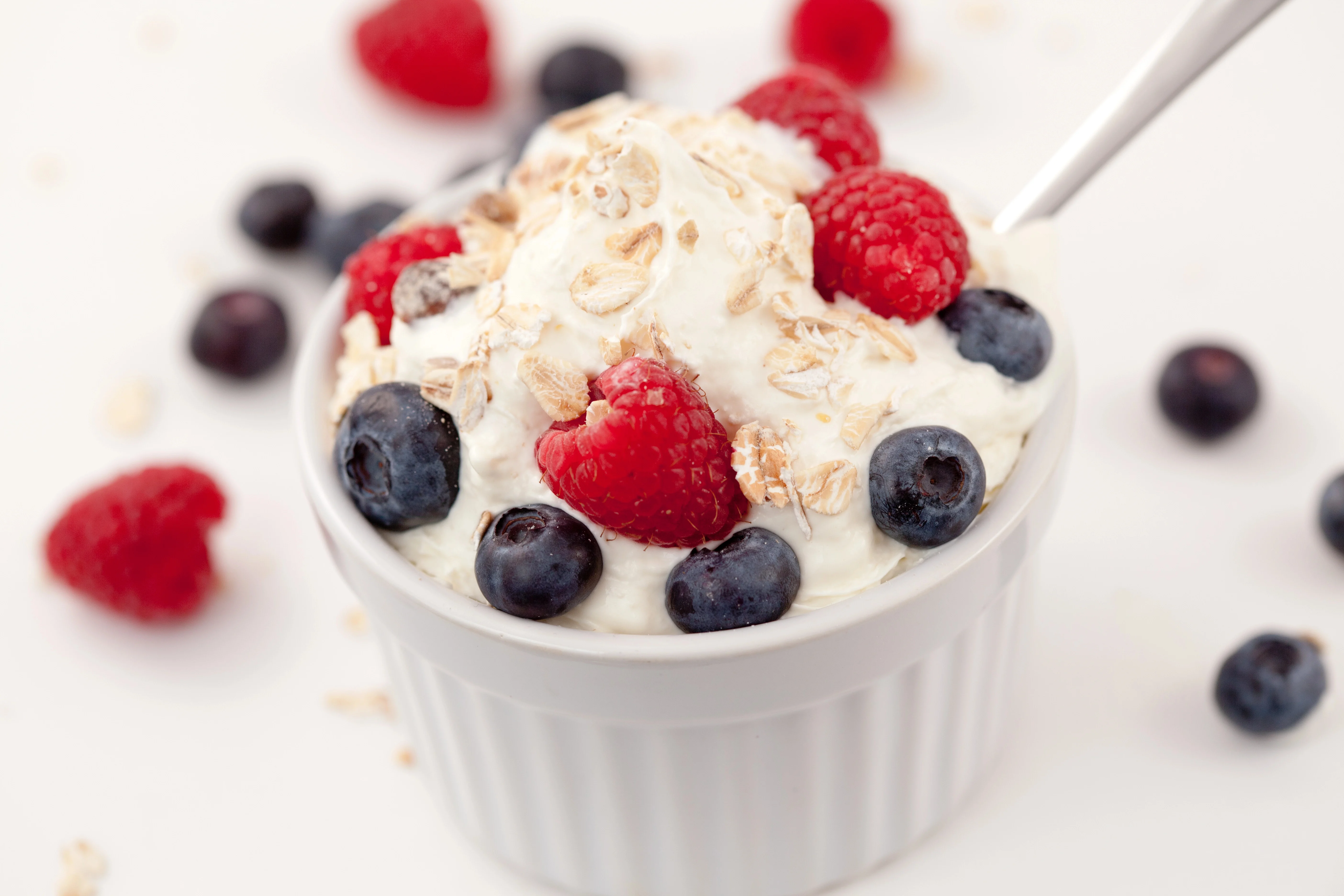 lyme-disease:-fresh-berries-with-coconut-cream-and-mint