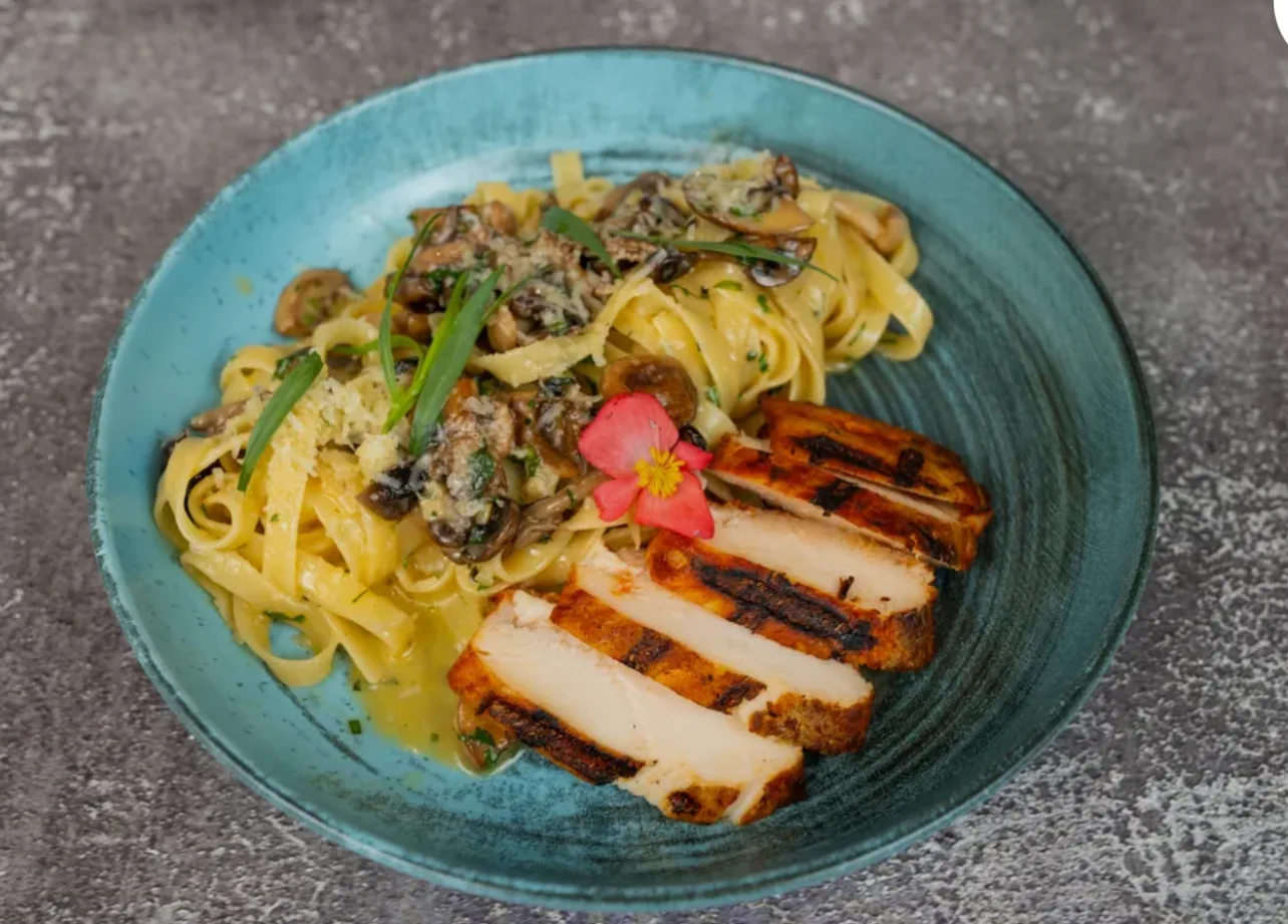 chicken-and-mushroom-fettuccine