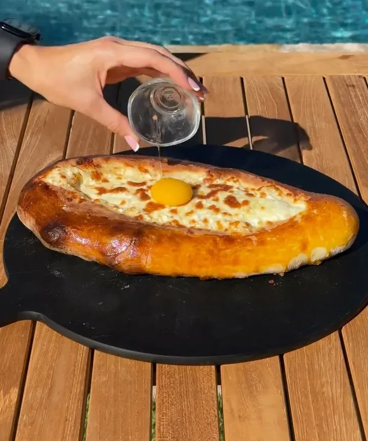 adjarian-khachapuri