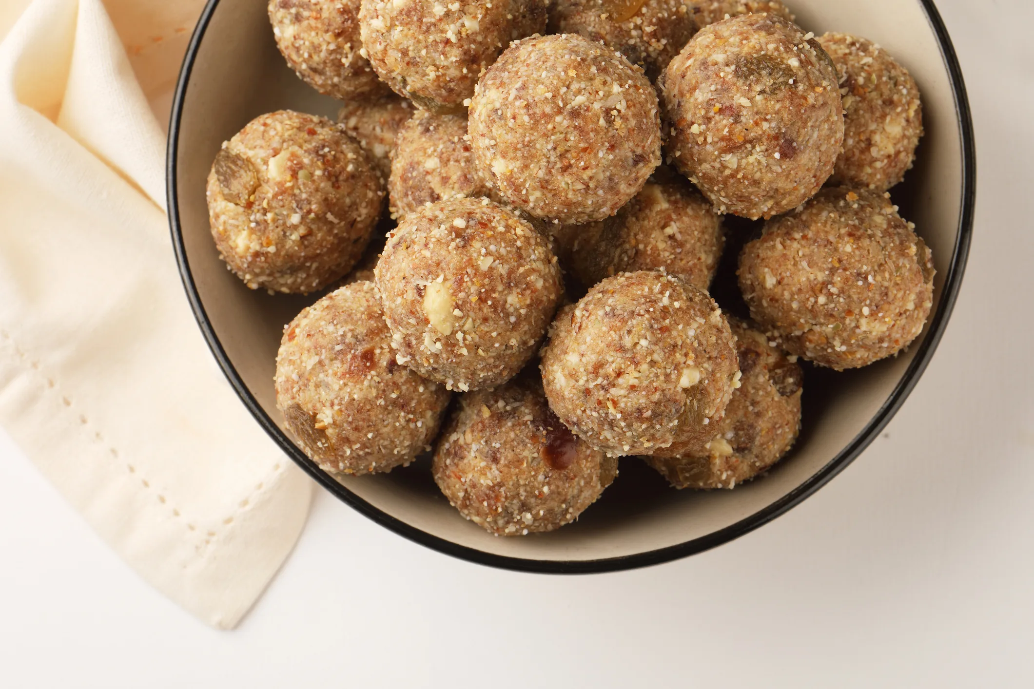 cinnamon-spiced-apple-energy-bites