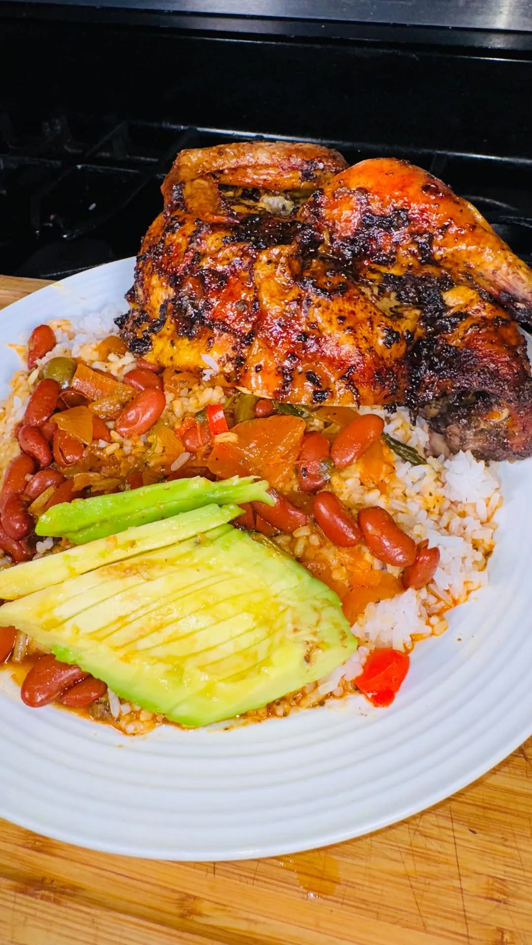pollo-asado-con-arroz-y-habichuela