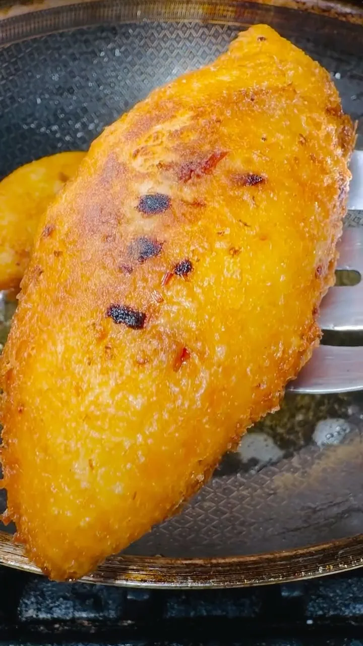 yuca-rellena-de-tocino-con-queso