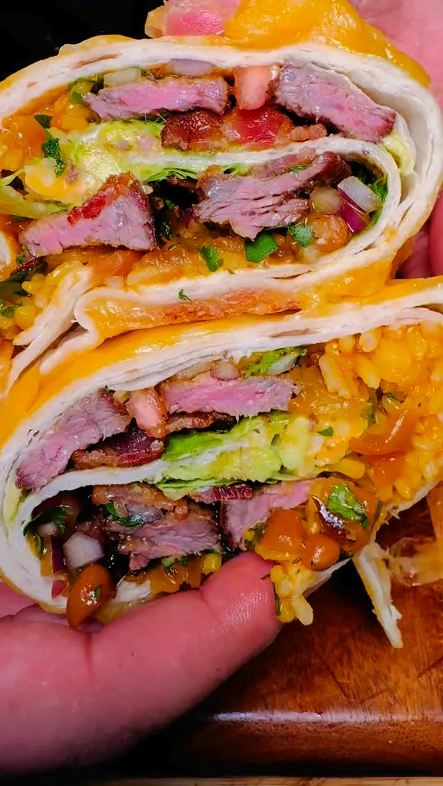 burrito-de-filete-de-primera-con-arroz-y-habichuela