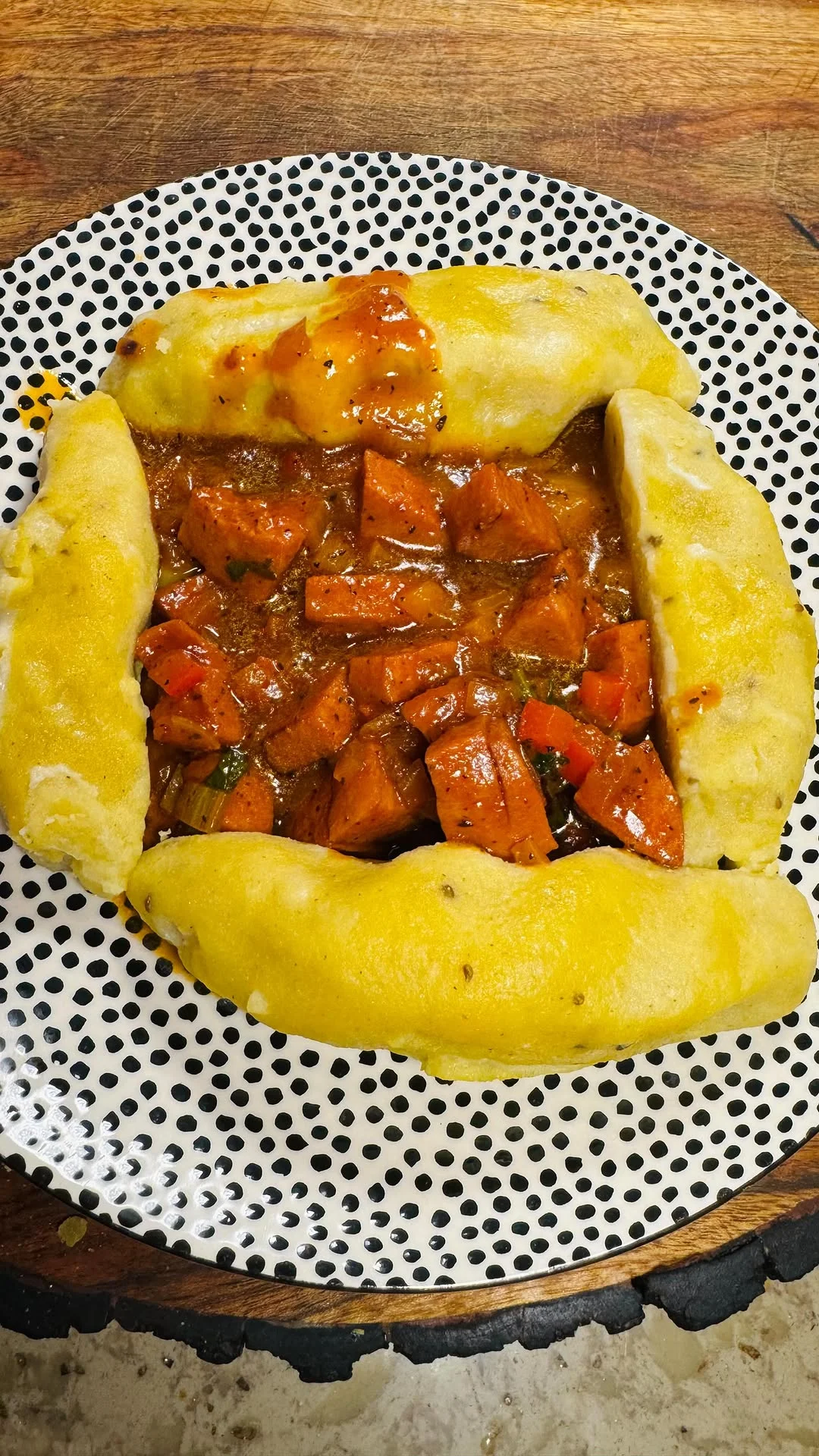 bollos-de-maiz-con-coco-y-salami-guisado