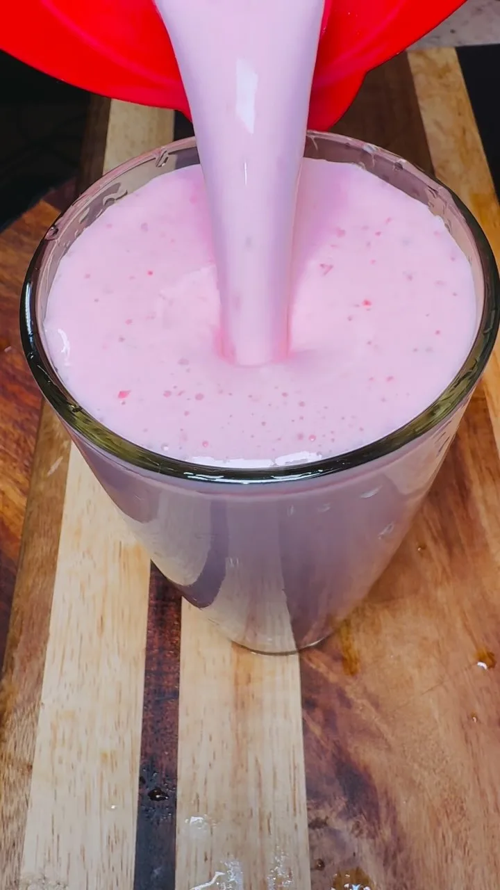 licuado-de-guineo-y-fresa-con-helado-de-vainilla