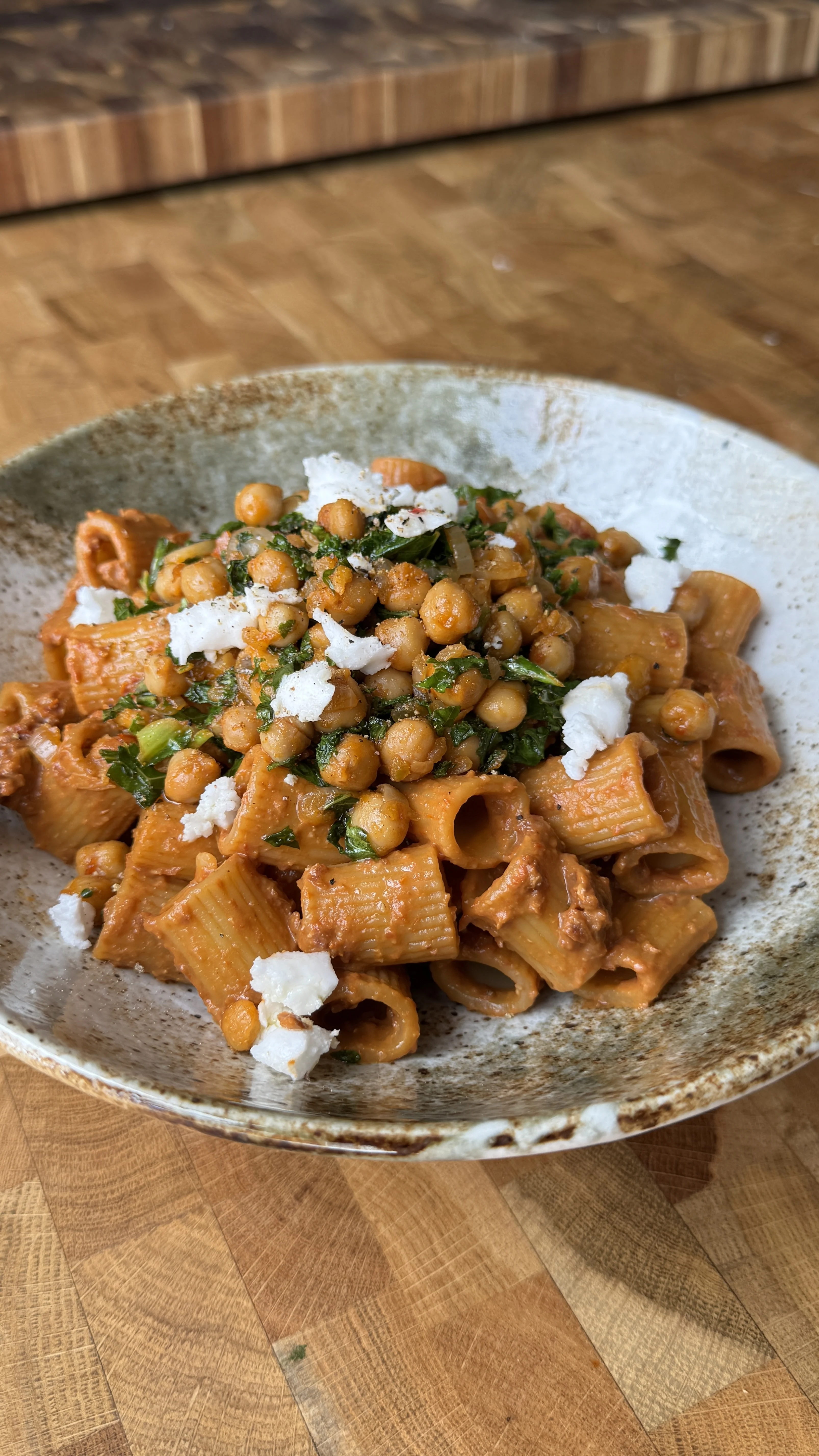 sundried-tomato-pasta-with-harissa-chickpeas
