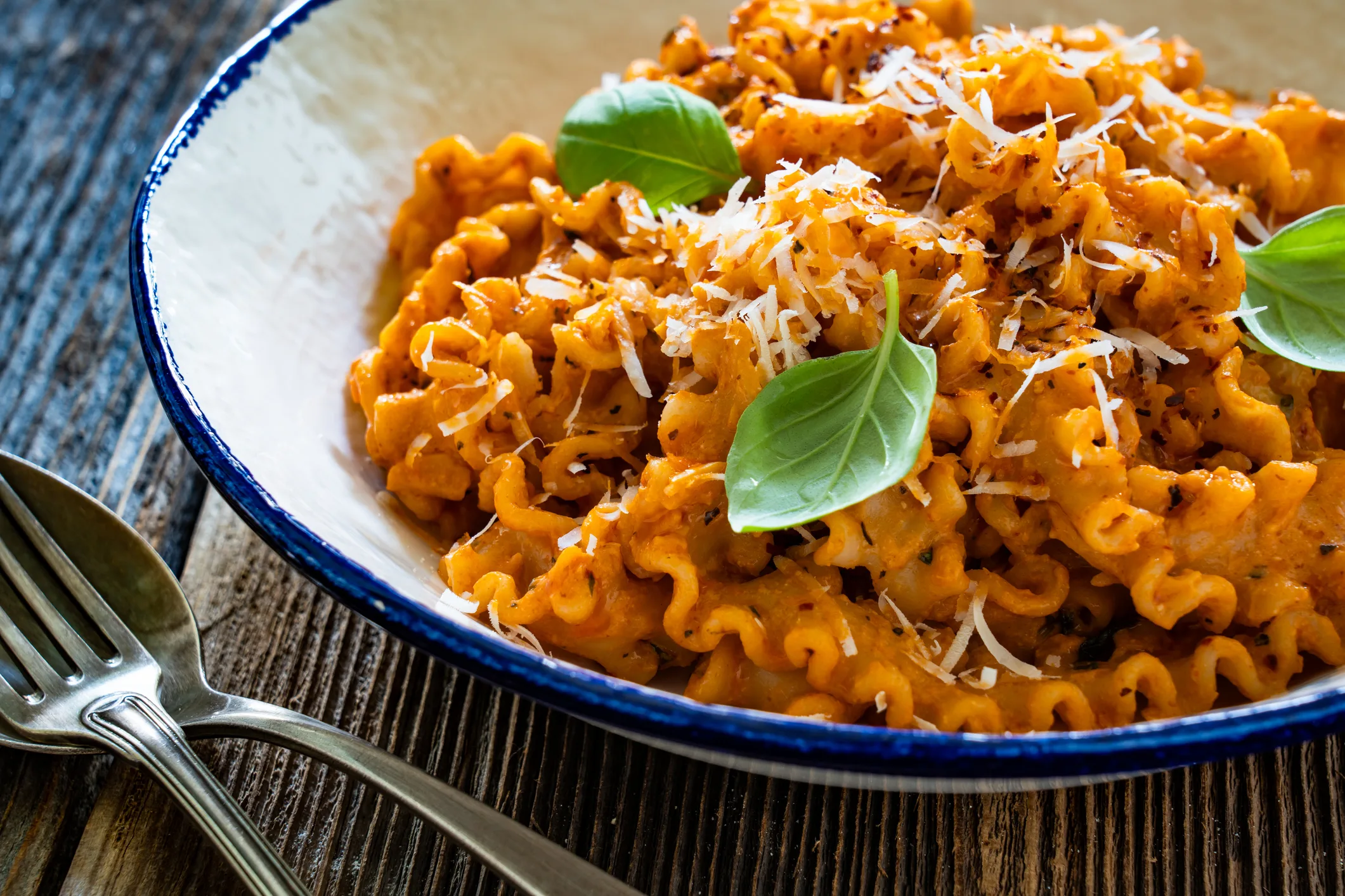 roasted-red-pepper-and-almond-romesco-pasta