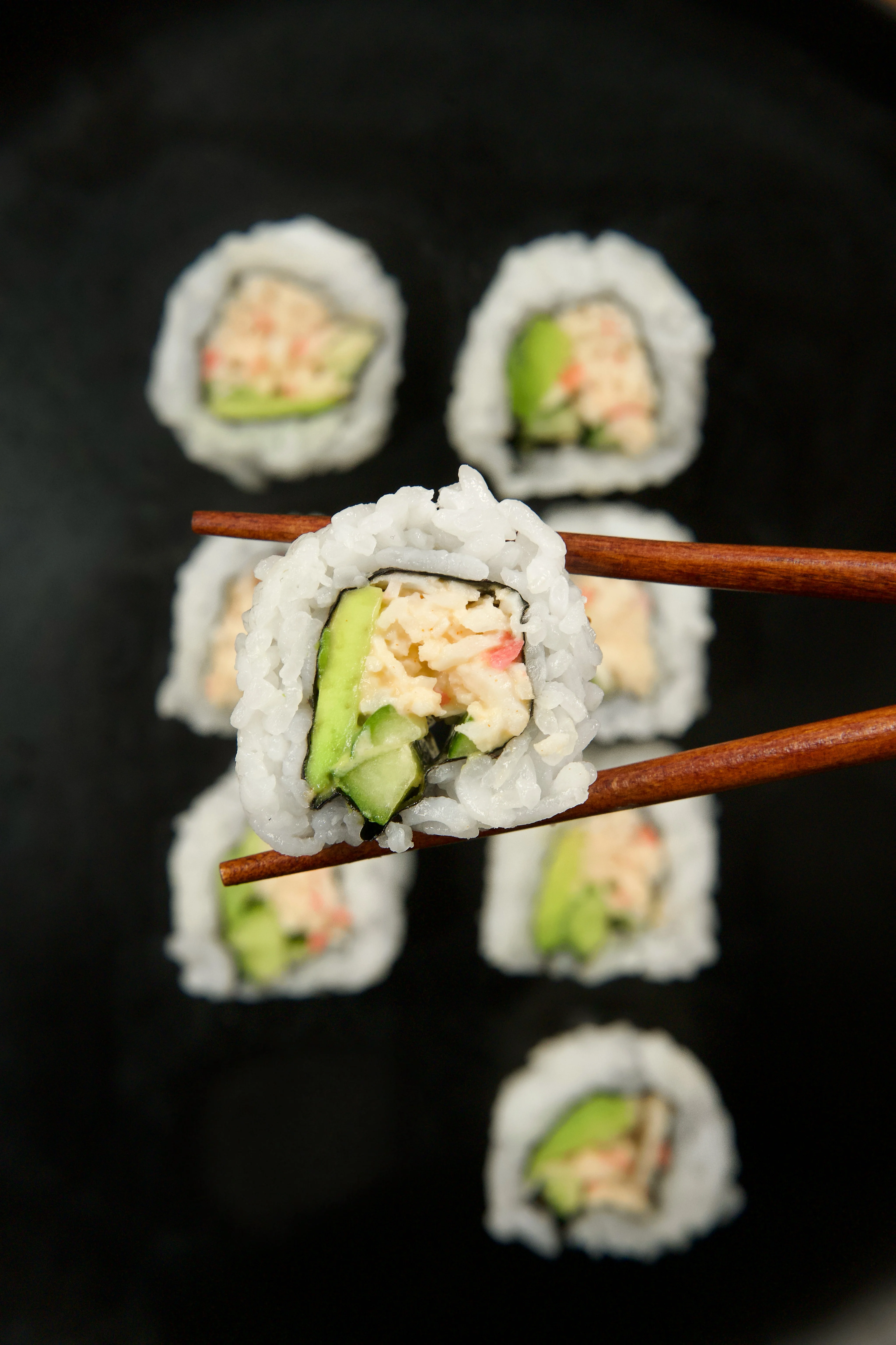how-to-make-sushi-at-home-(california-roll)